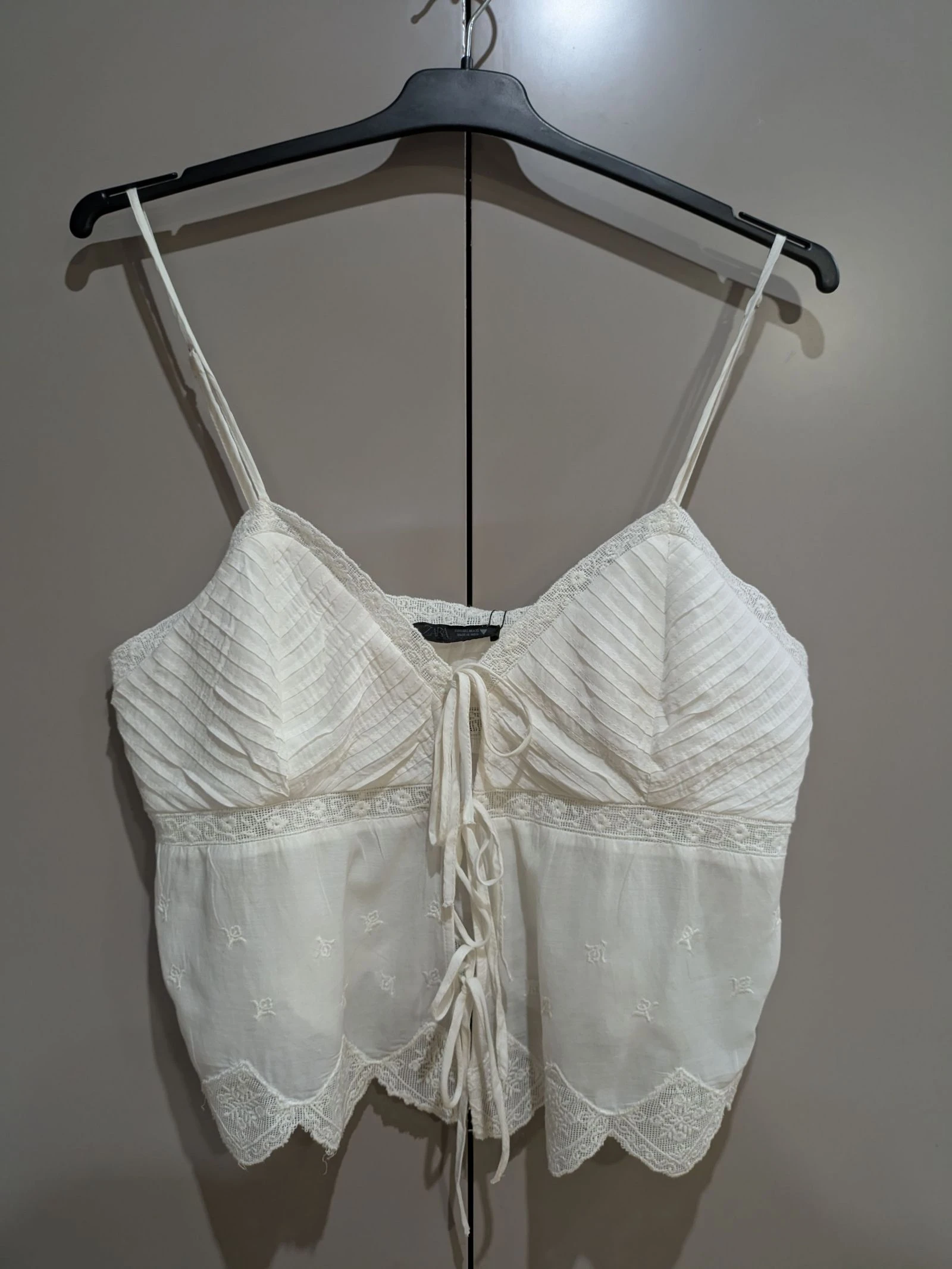 Top Crop Blanco Lencero Estilo Boho con Encaje y Cordones talla L de Zara  – photo 8
